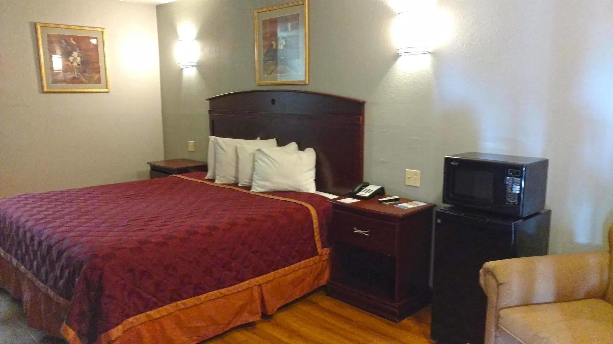 Americas Best Value Inn Mckinney Exterior photo